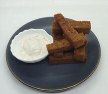 Гренки из ржаного хлеба с соусом тартар