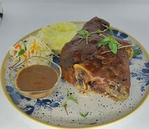 Свиная рулька в темном пиве по фирменному рецепту