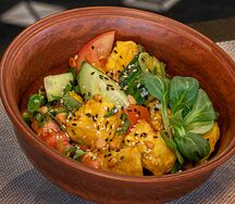 Теплый салат с хрустящими баклажанами