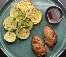 Мясные котлетки с кабачками гриль