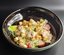 Цезарь с креветками и хрустящими крутонами