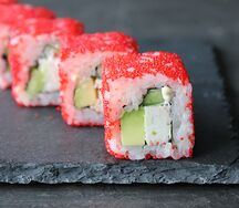 Ролл Калифорния с крабом