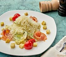 Салат Цезарь с семгой