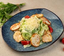 Салат Цезарь с курицей