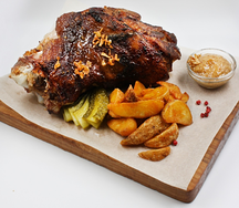 Рулька с картофельными дольками