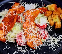 Салат Цезарь с курицей