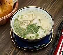 Пельмени с бульоном