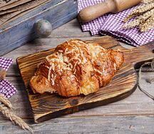 Круассан с сыром и ветчиной