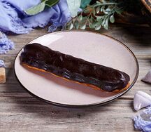 Эклер шоколадный