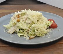 Салат Цезарь с сёмгой