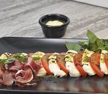 Капрезе с хамоном