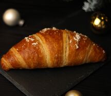 Круассан с карамелью