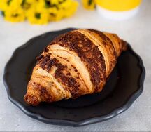 Круассан с шоколадом