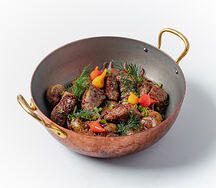Жареные мраморная говядина и курица с запечённым картофелем