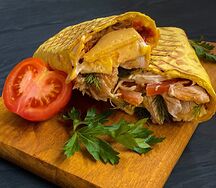 Шаурма куриная на углях в сырном лаваше
