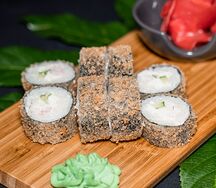 Горячий ролл кани маки 