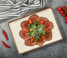 Руккола с ростбифом