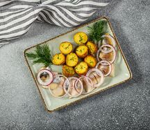 Пряная сельдь с мини-картофелем