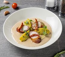 Рулетики из индейки с мятым картофелем
