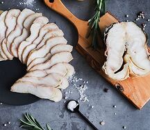 Осетрина горячего копчение нарезка в вакуумной упаковке