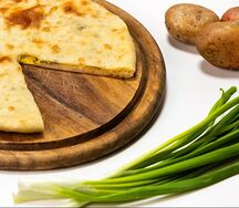 Осетинский пирог с картофелем и зеленью