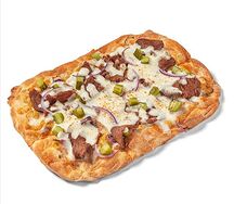 Пицца с запеченой говядиной и горчичным соусом