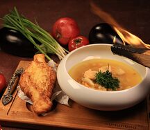 Рыбацкая уха с чесночными гренками