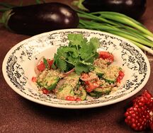 Салат овощной с грецким орехом