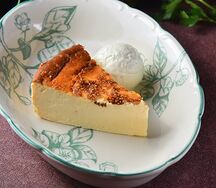 Баскский чизкейк с мороженым из мацони