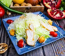 Салат Цезарь с курицей