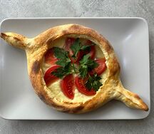Аджарский с сыром и помидорами