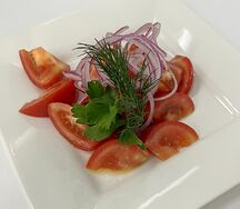 Помидоры с луком