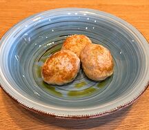 Куриные котлеты с зелёным маслом