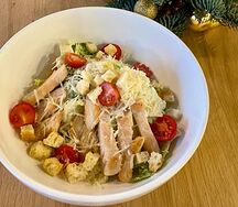Салат Цезарь с куриной грудкой