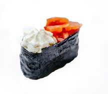 Суши копченый лосось и сливочный сыр