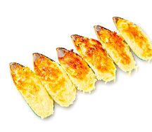 Запеченные мидии с сырным соусом