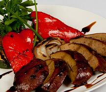 Печень с овощами гриль