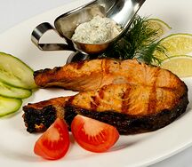 Стейк из семги с овощами