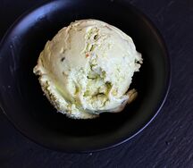 Фисташковый с орехом