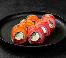 Ролл с лососем и тунцом в соусе Чили-ананас