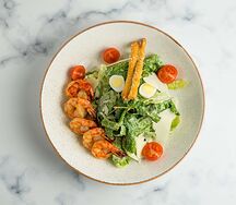 Салат Цезарь с креветками