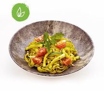 Паста с томатами и соусом песто