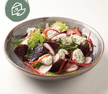 Салат с печеной свеклой и сливочным сыром