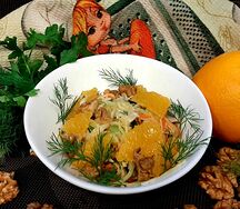 Салат капустный с апельсином и грецким орехом