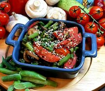 Фасоль стручковая с шампиньонами и томатами