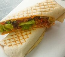 Рулет с мясом острый