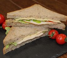 Сэндвич с курицей Цезарь