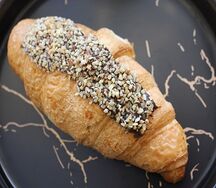 Круассан с шоколадом