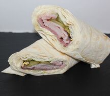 Сэндвич-ролл с бужениной и горчичным соусом