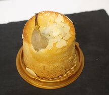 Пирог с грушей и миндальным кремом